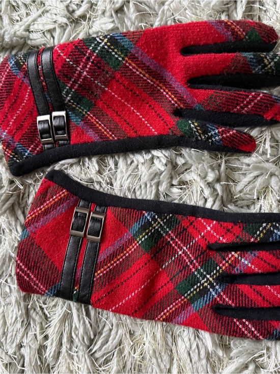 Accessories - Women's Red Plaid Fashion Gloves - Classic Winter Accessory